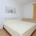 With Parking Space - Donja - Rab - 4966 Apartmán